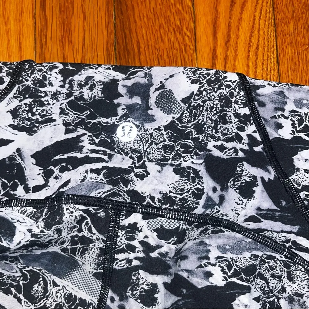 Lululemon speed up 25” leggings size 10 - Image 4