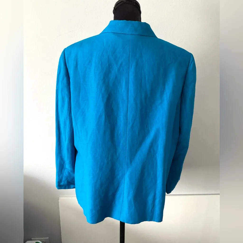 TAHARI Linen blend blazer 💙💙PLUS size 💙 - Image 4