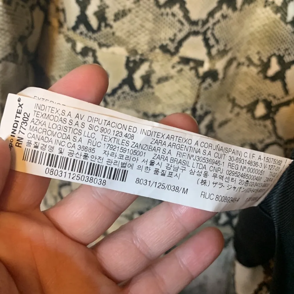 🚫SOLD🚫Zara  Basic Snake Print Blazer Lined with Faux Pockets Size M - Image 3