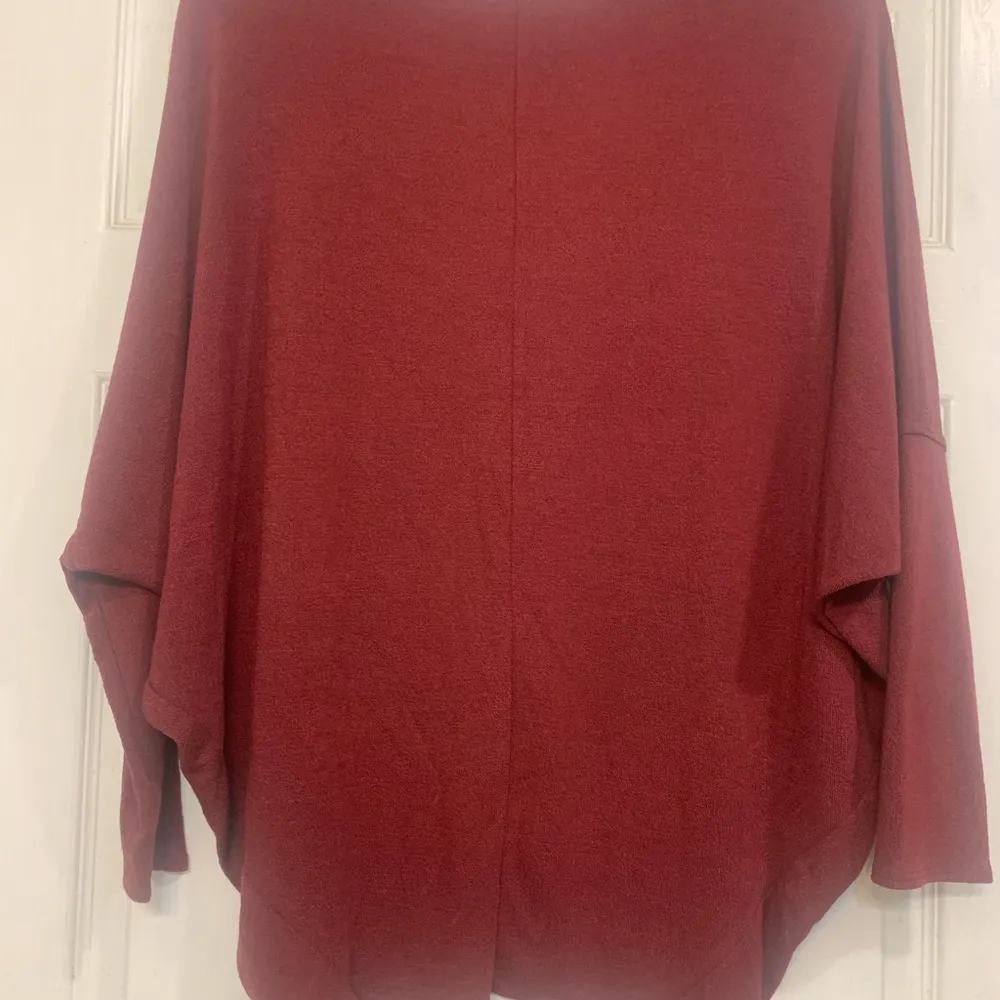 NWOT Francesca’s Blue Rain Maroon Medium BoHo Blouse 1308 Red - Image 5