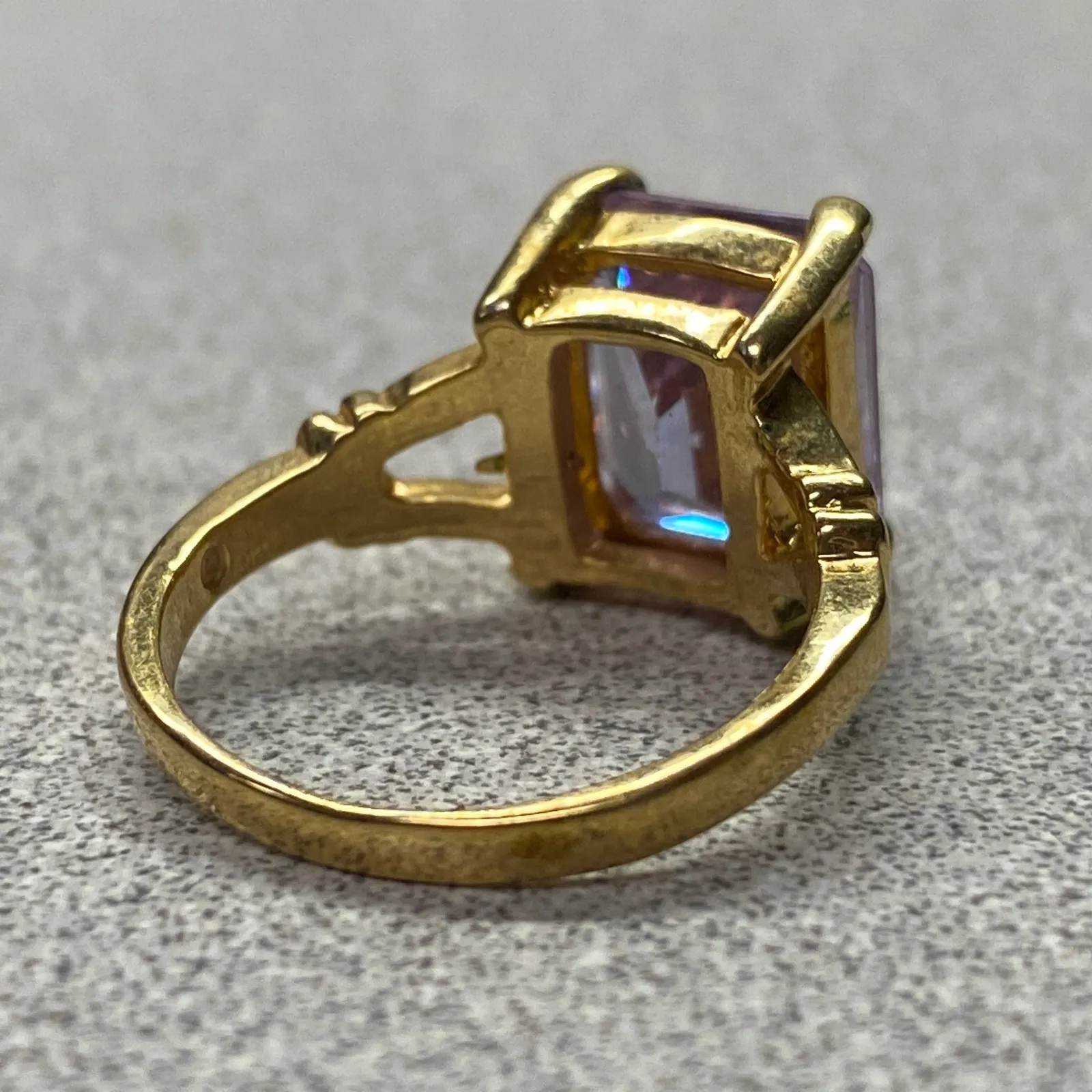 Stunning Gold Tone Emerald Cut Lavender Stone Ring Statement Cocktail Size 7.75 Purple - Image 6