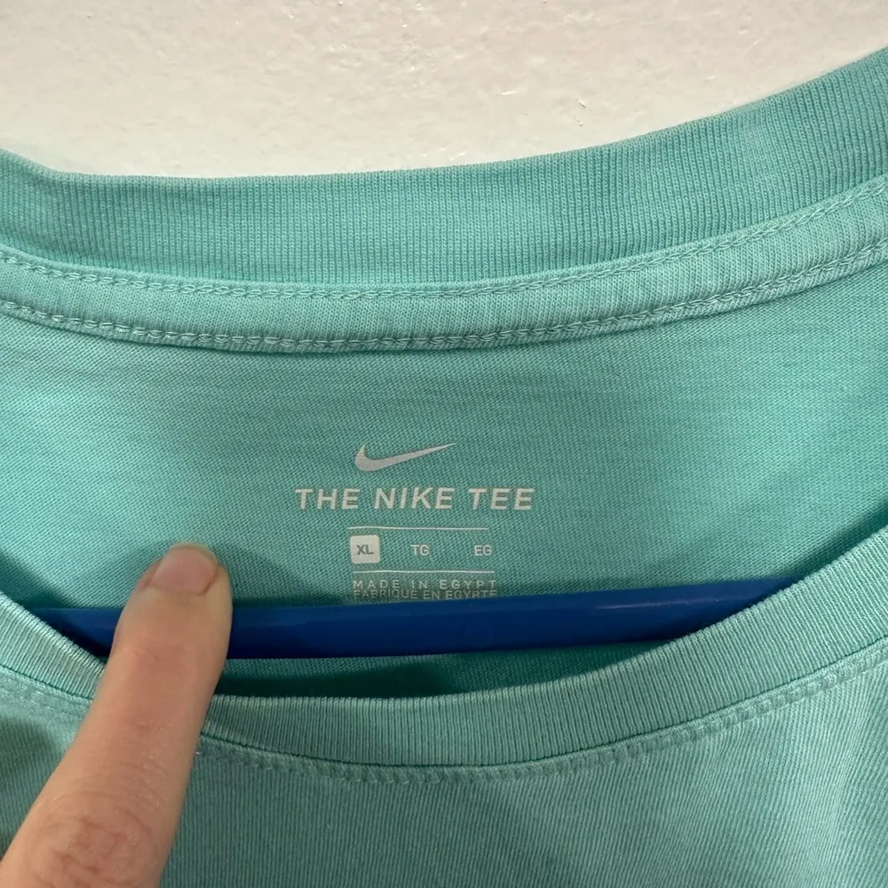 Nike Crop top! Teal athletic sports shirt! Women’s size XL - Image 2