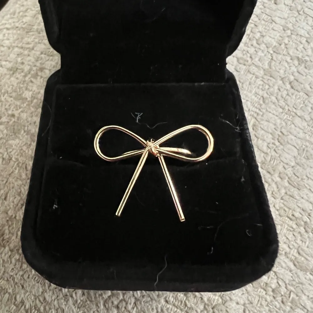 Women’s Gorgeous Golden Bow tie Ring Size 7 Gold - Image 2