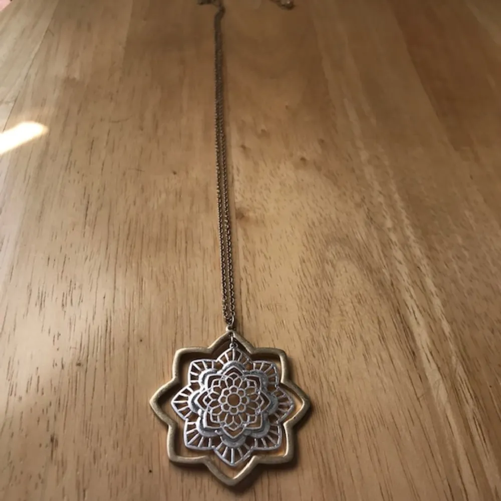 Floral Shape Pendant Open Cut on 30" Chain New - Image 6