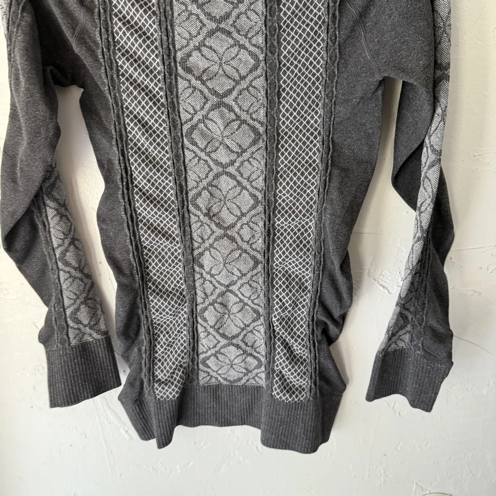 Athletic Essentials Sweater Womens Medium Gray Patterned Knit Cowl Neck Pullover - Image 3