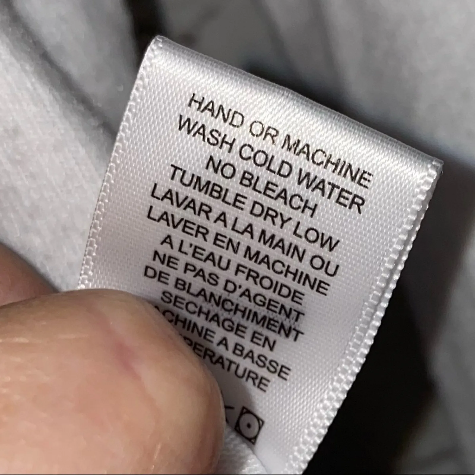 Wildfox “Kiss Me Yule Love It” Graphic Sweatshirt Mistletoe Holiday Small - Image 4