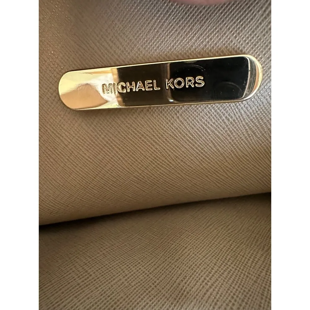 Michael Kors Mercer Beige Saffiano Leather Top Handle Bag Gold Hardware Sz L - Image 10