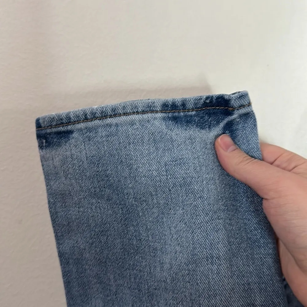 PacSun Light Wash Distressed and Ripped Mom Jeans Size 25 - Image 9