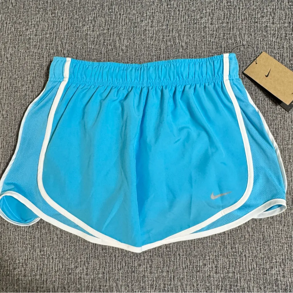 Nike Women’s Tempo Dri-Fit Mid-Rise 3 Inch Running Shorts - Image 4