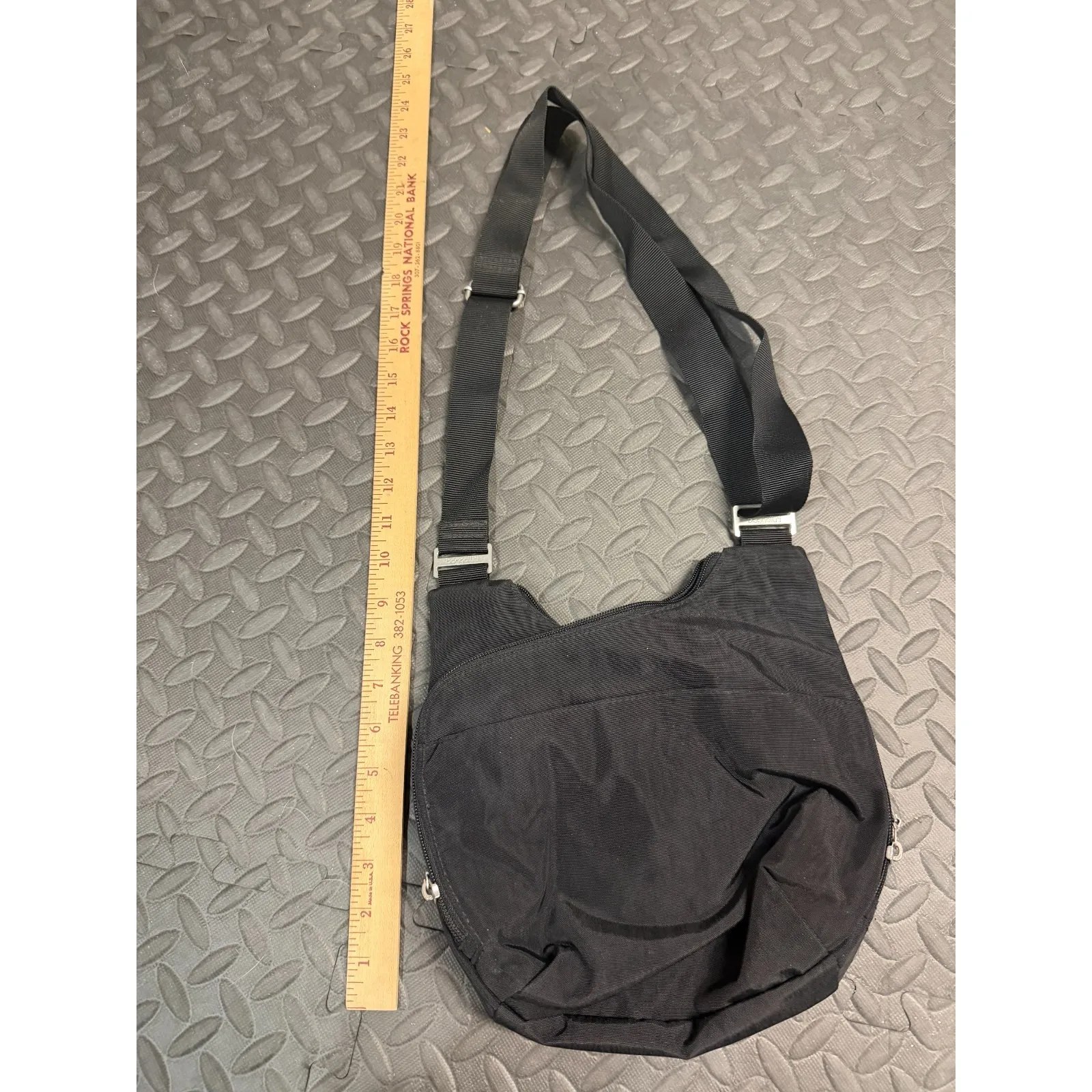 Baggallini Crossbody Shoulder Bag Backpack criss cross travel Purse Tote Black - Image 10