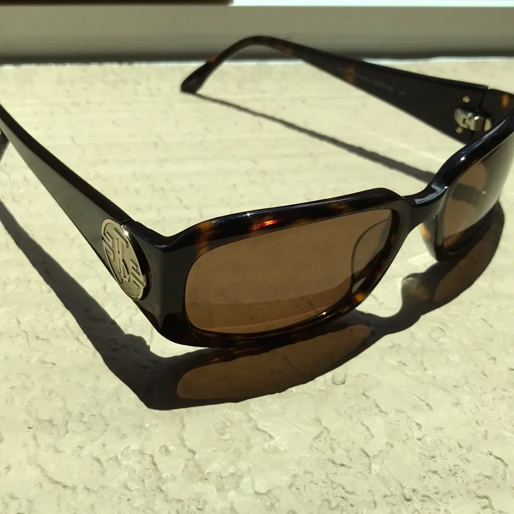 Tommy Bahama Sunglasses - Image 2