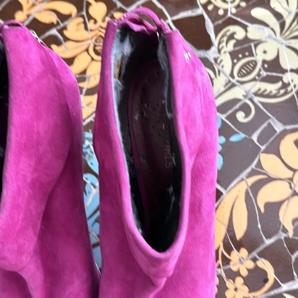 BCBG PINK STILETTO HEEL BOOTIES SZ: 8.5 - Image 6