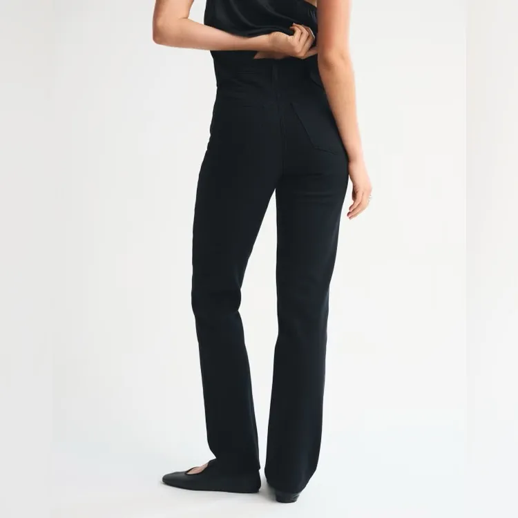 Abercrombie & Fitch Ultra High Rise 90s Straight Jean in Black Size 24 or 00 - Image 2