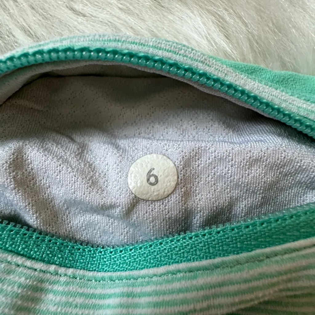 Lululemon Size 6 Turbo Running Short in white with a mint green waistband - Image 6