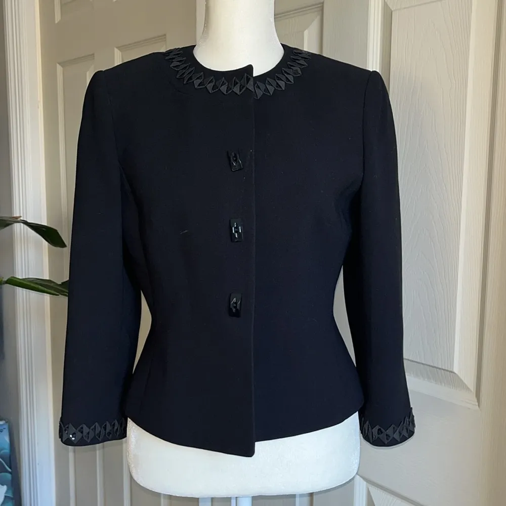 Tahari Women’s Black Blazer Shoulder Pads Embroidered Mock Collar Snap Closuredb - Image 3