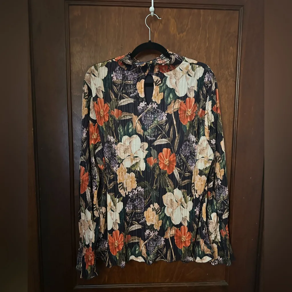 Chico’s Floral Mock Neck Crinkle Top XL - Image 3
