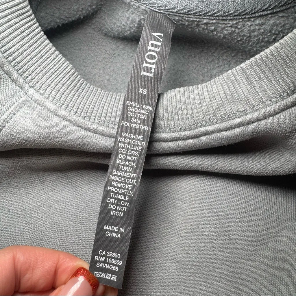 Vuori Sweatshirt Womens XS Cropped Boxy Gray Athleisure Lounge Gym Crewneck - Image 4