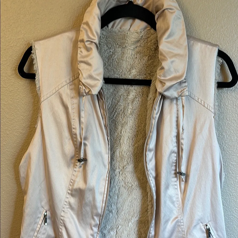 Reversible Cozy Faux Fur Teddy Bear Zip Front Vest Size MEDIUM Beige Tan - Image 4