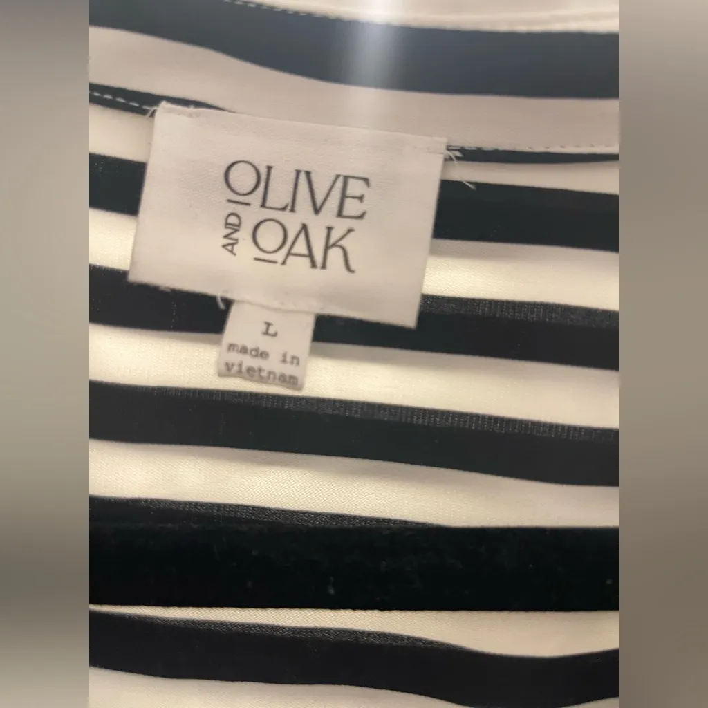 NWOT OLIVE AND OAK BLACK & WHITE STRIPED SHIRT L - Image 4
