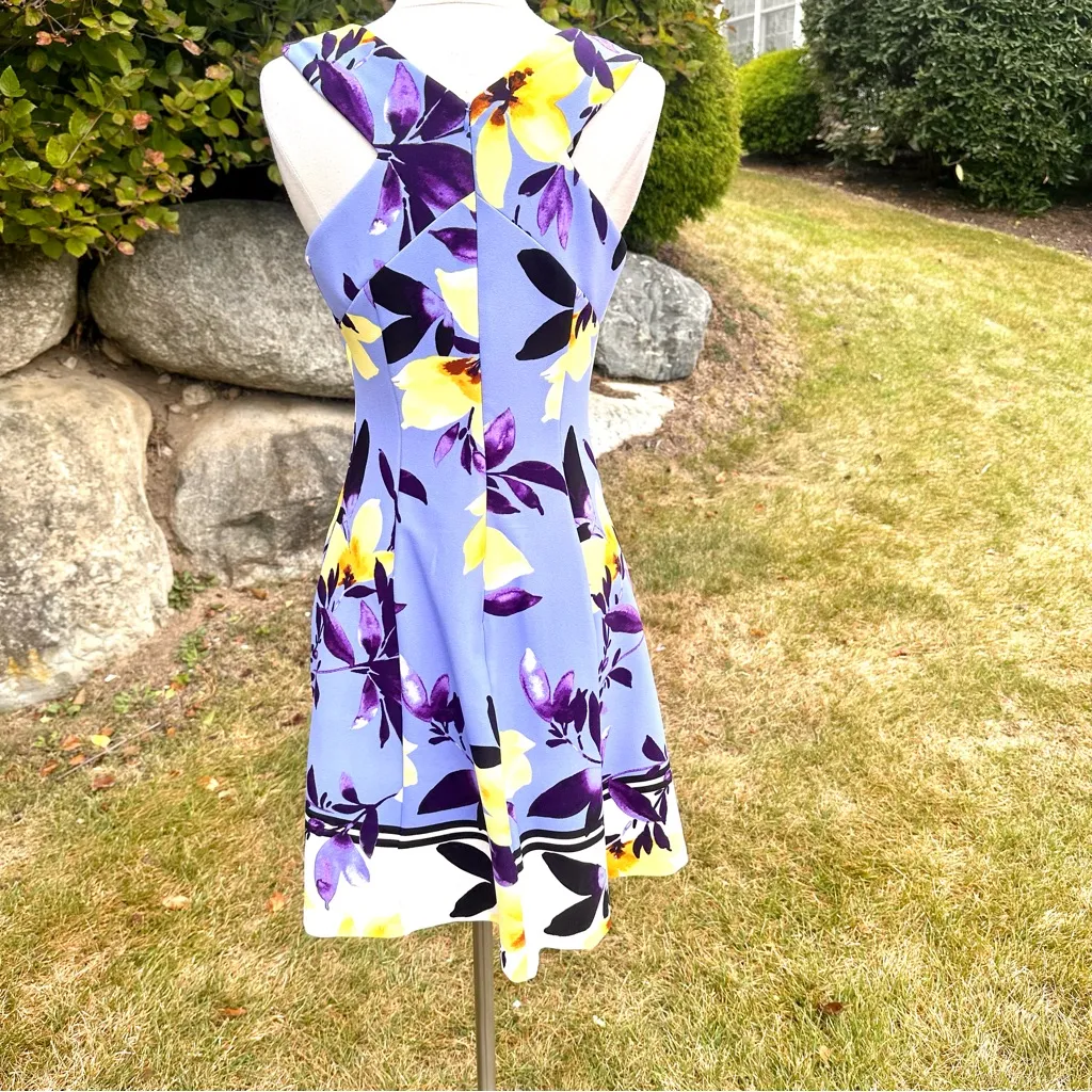 Vince Camuto Floral Print V Neck Sleeveless Dress - Image 9