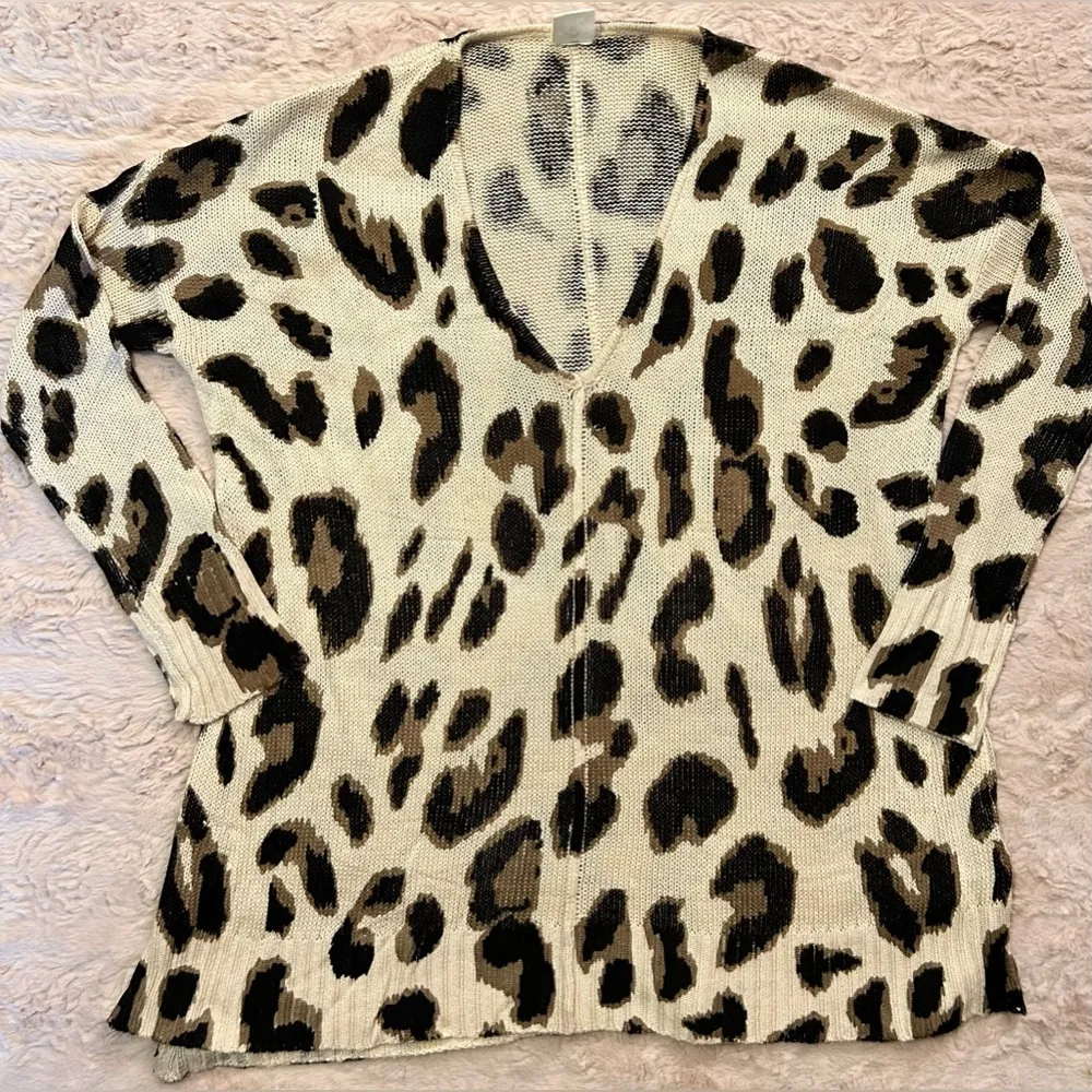 Size s animal print sweater • - Image 2