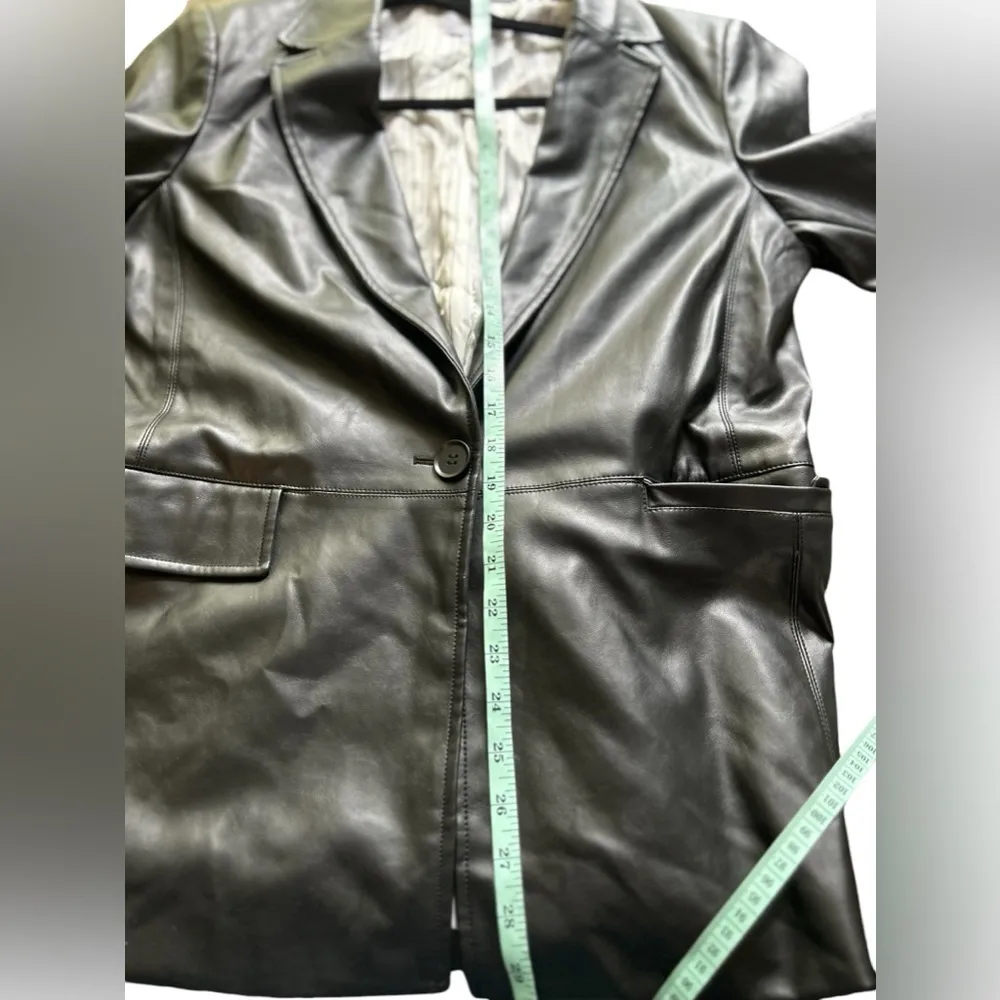 Evereve Women's Black Leather Jacket Size L Mid-Length Button-Up‎ - Image 10