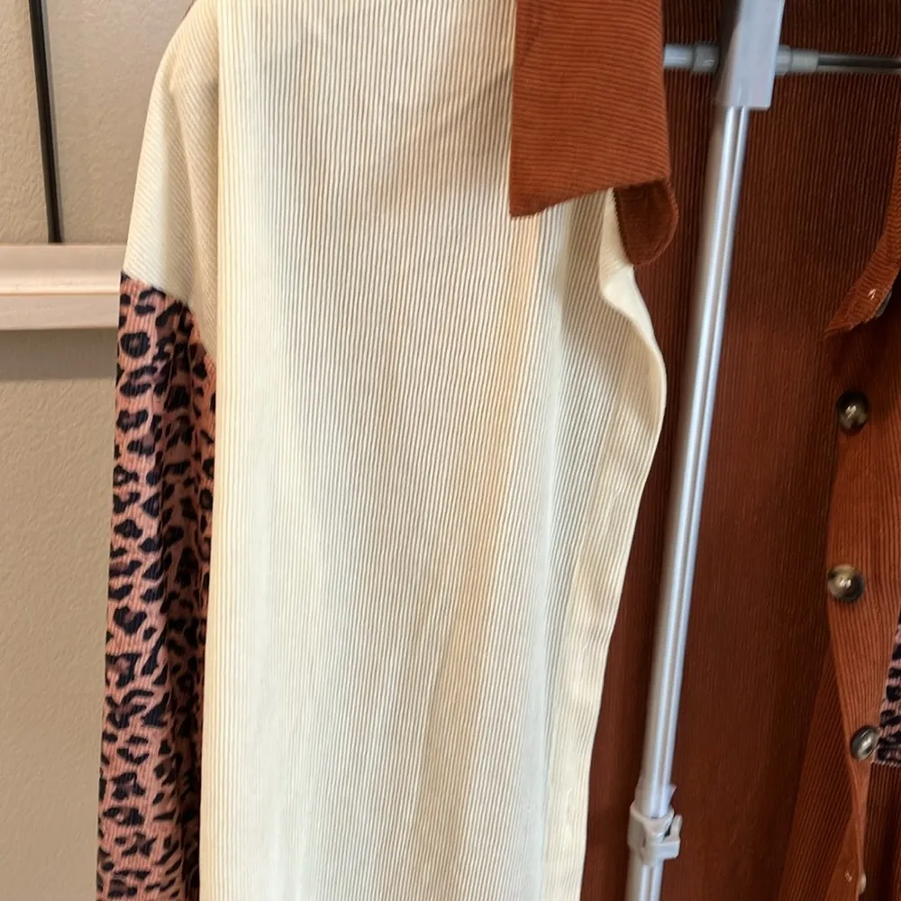Corduroy rust animal shackle color block NWOT Brown Size XL - Image 4