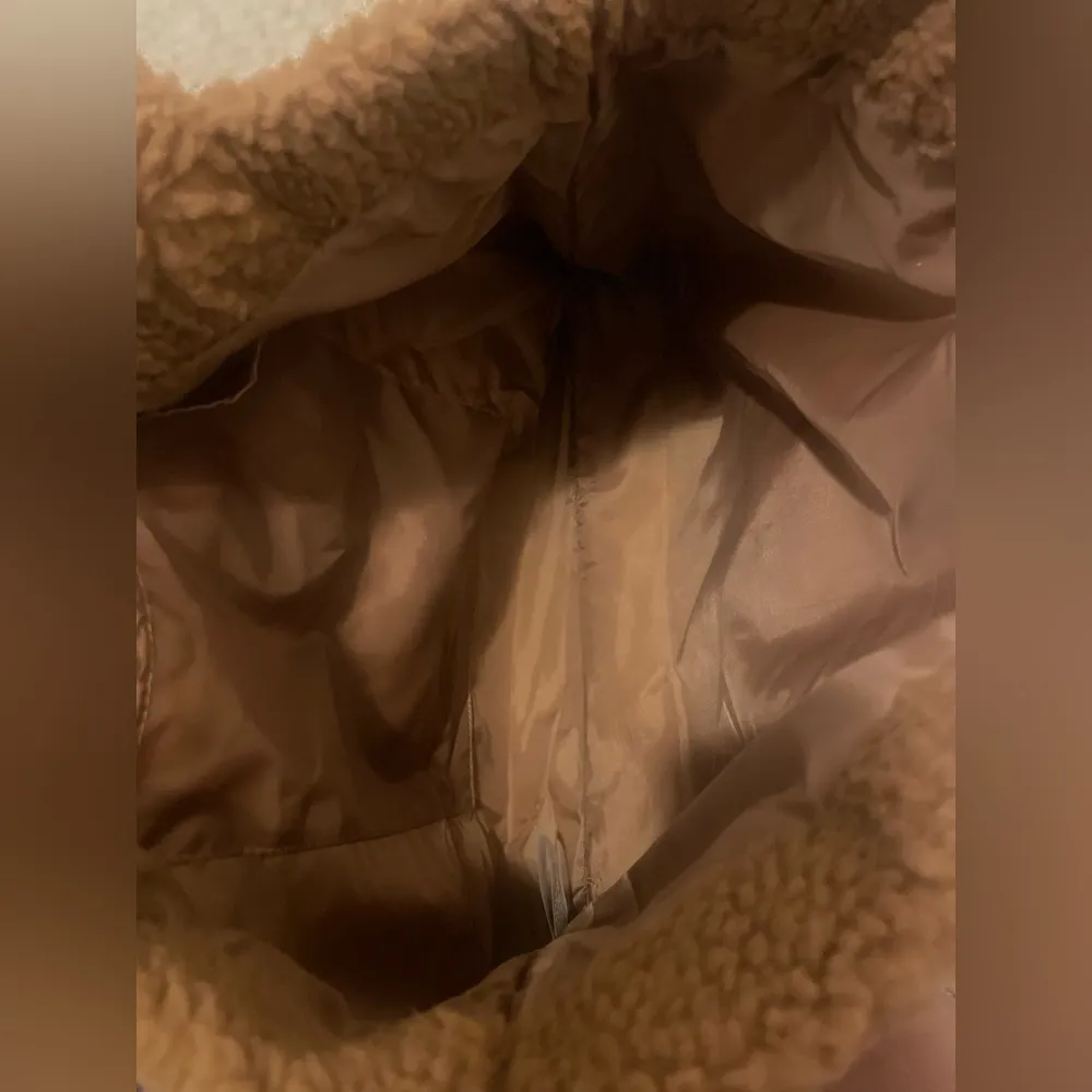 Victoria Secret PINK Fuzzy Cozy
Brown Plush Sherpa Tote Bag - Image 4