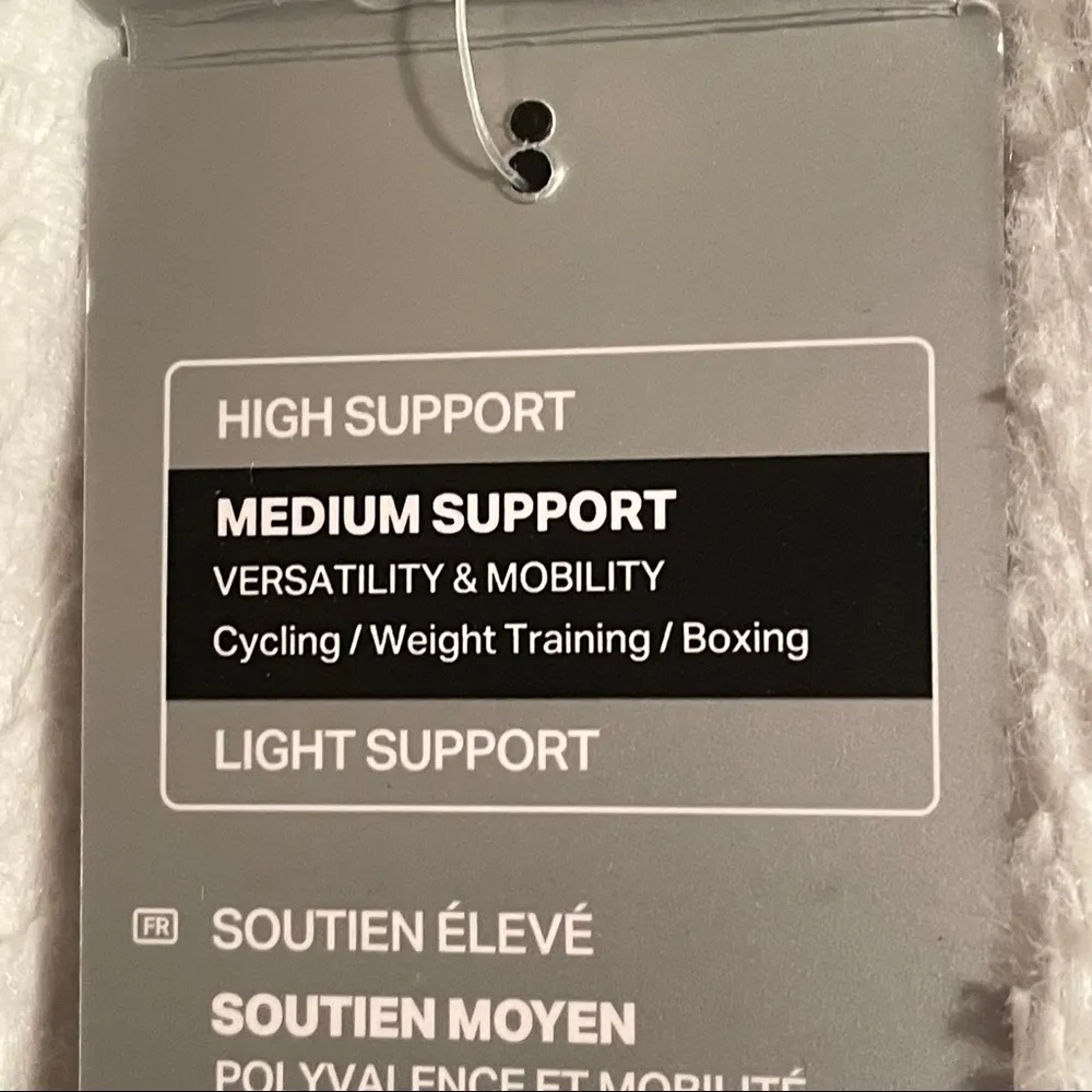 Under Armour Heat Gear Keyhole back mid impact bra - Image 10