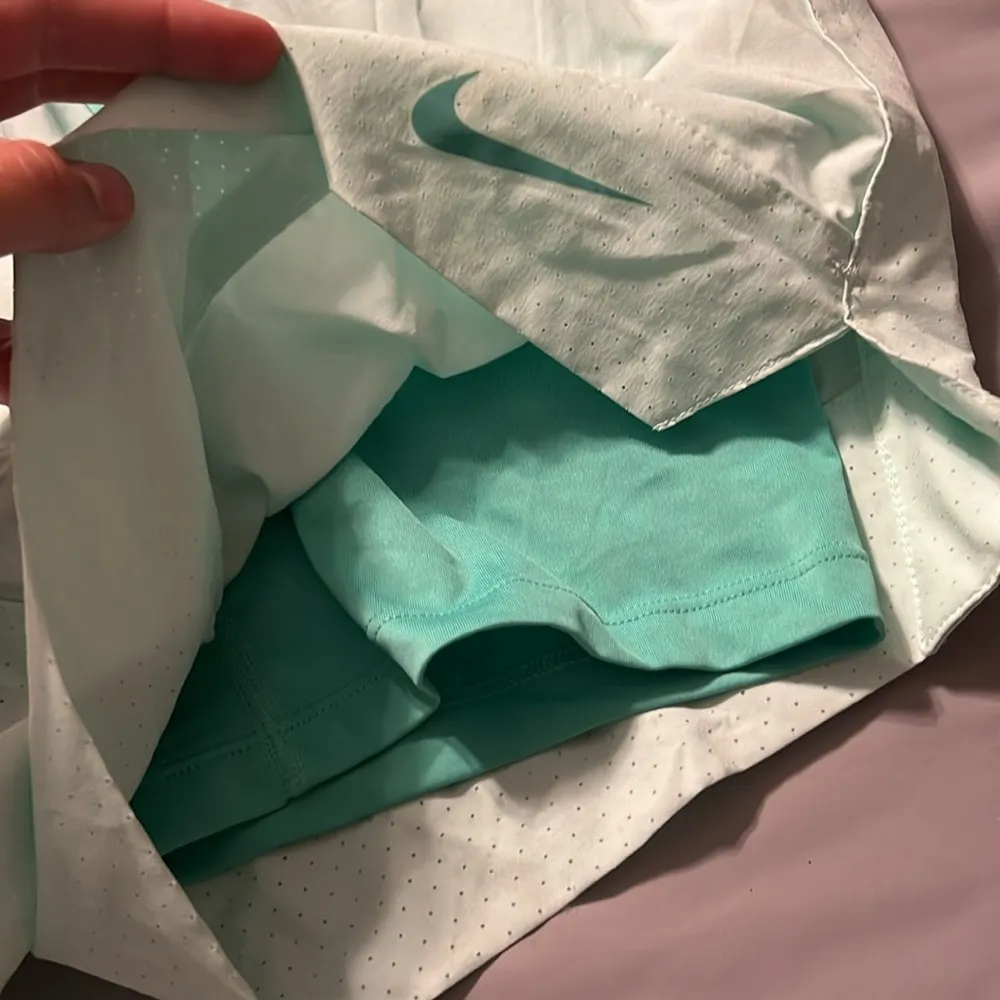 Nike Shorts with liner - Image 3