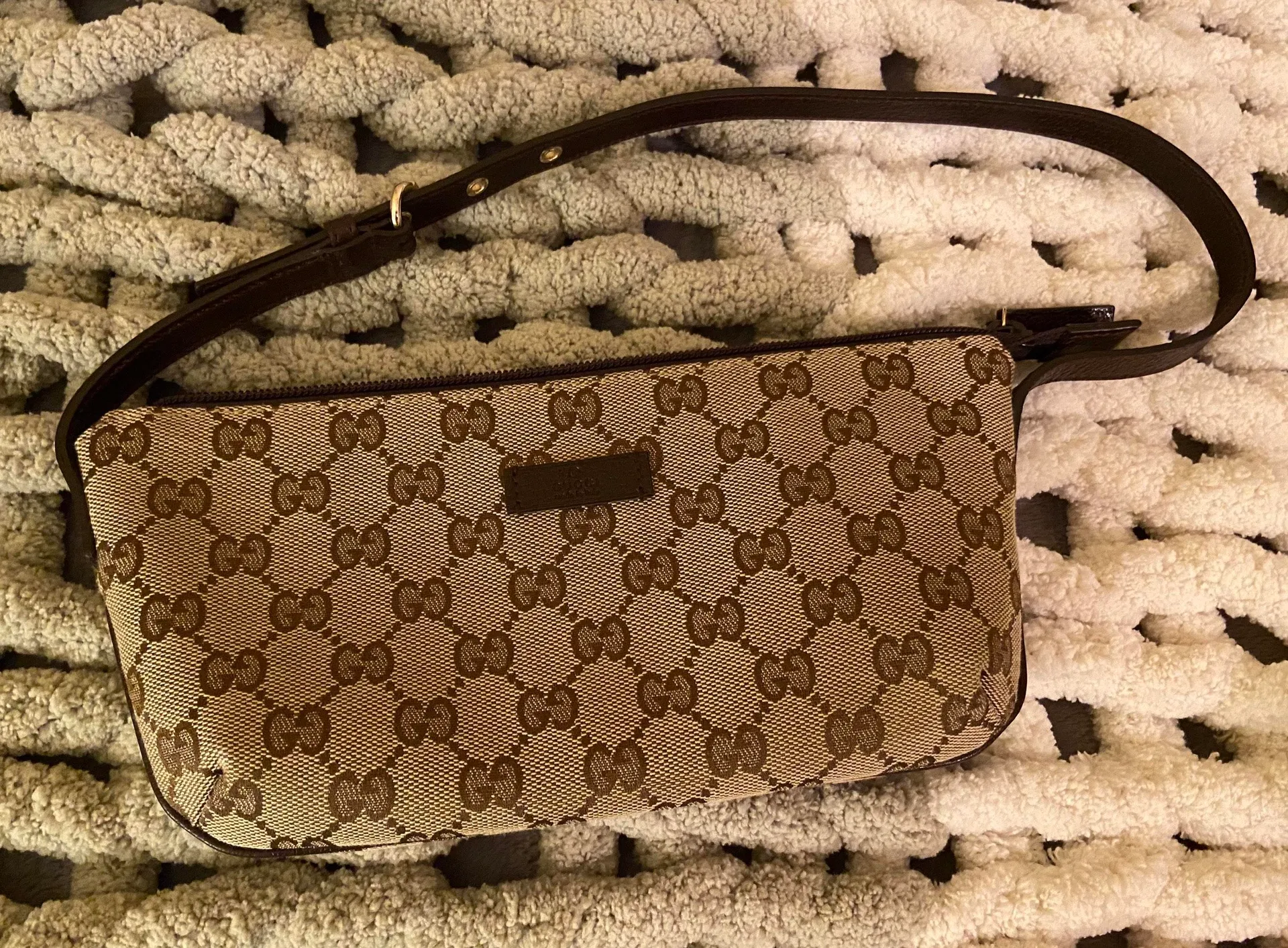 Gucci Shoulder Bag - Image 4