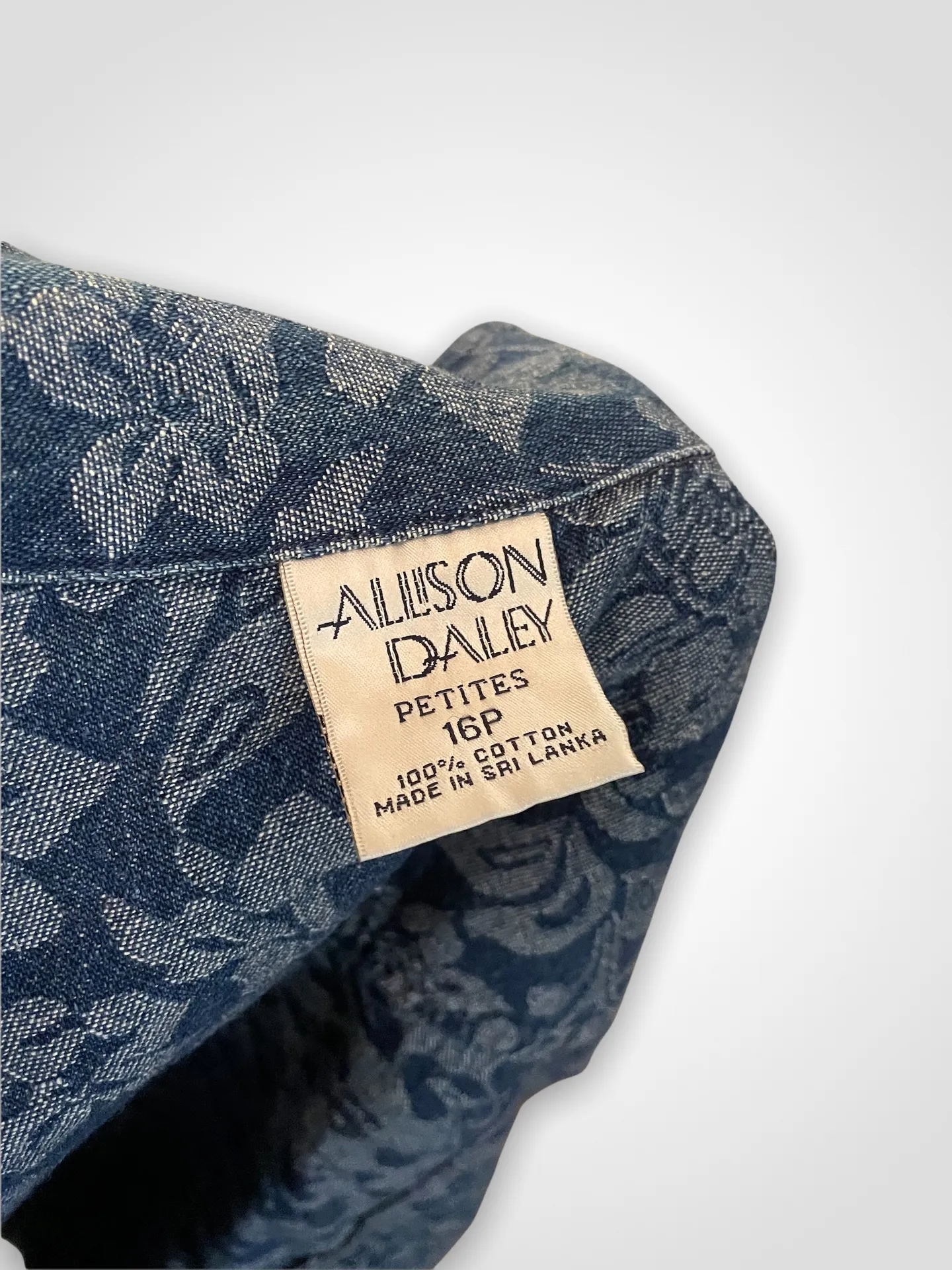 Vintage floral embossed jean shirt jacket, size 16 Multi - Image 4