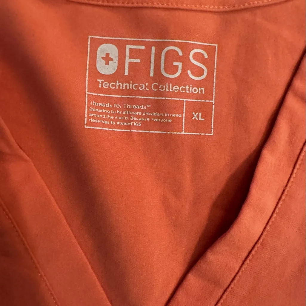 Figs casma Coral peach Sunset drift Scrub Top 1516 PO size XL - Image 3