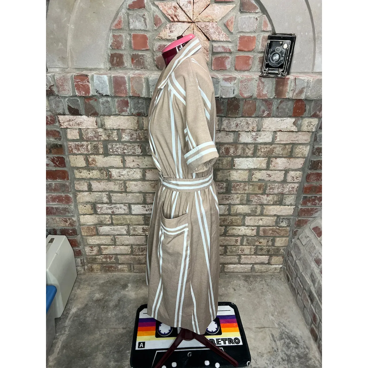 shirt dress 1950s striped pockets tan white patch pockets Size 10 - Image 9