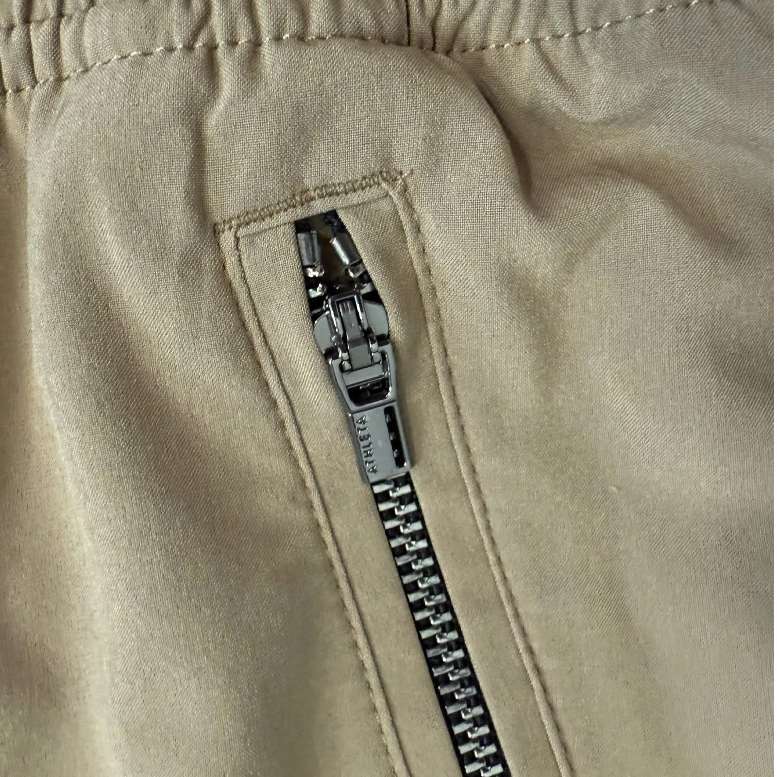 Athleta Camden Tan Khaki Elastic Waist Zipper Pockets Lightweight Shorts Size 6 - Image 10