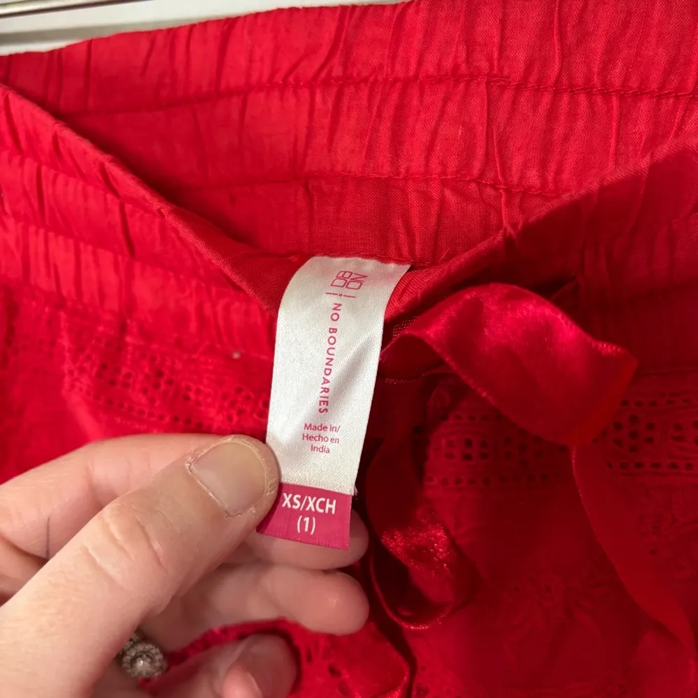 No Boundaries Boho Red Lined Crochet Summer Shorts Size XS - Image 3