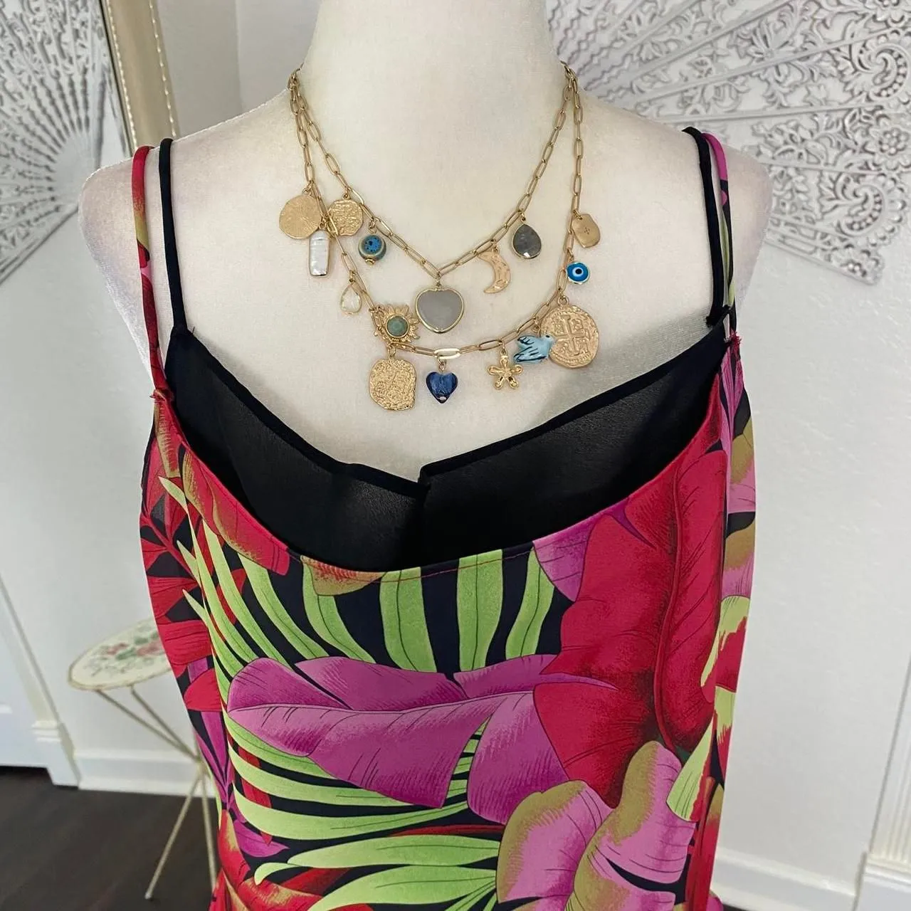 Early 2000’s Hawaiian Mesh Cowl Caché Hawaii Flower Floral Cami Camisole Top M - Image 3