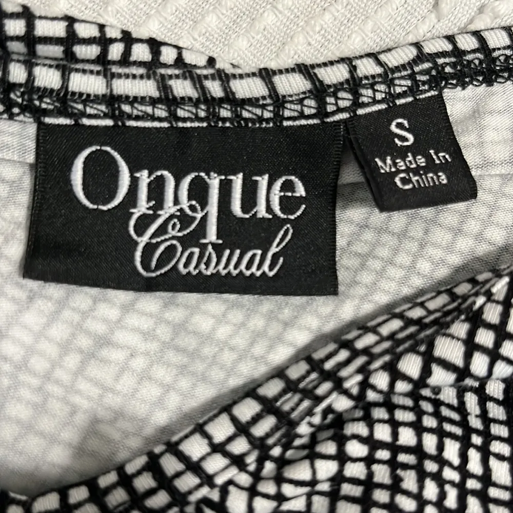 Onque Casual Black White Top Womens Small - Image 8