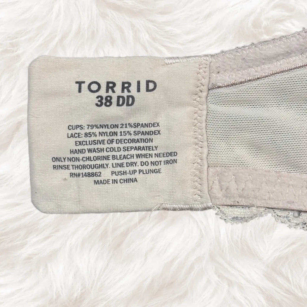 Torrid 38DD Push Up Plunge Bra Nude Beige Lace Underwire Padded Suppotive - Image 4