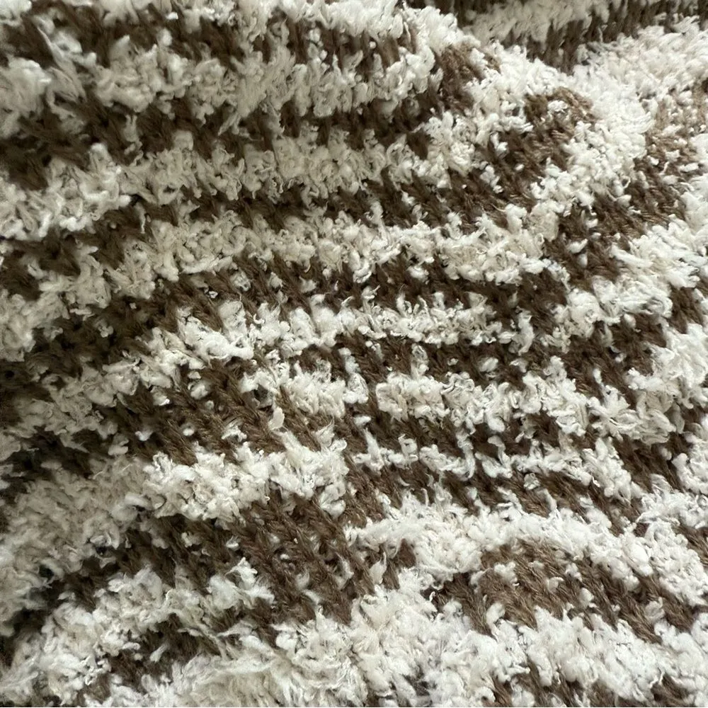 POL Fluffy Sweater cream and Tan Size Small - Image 5