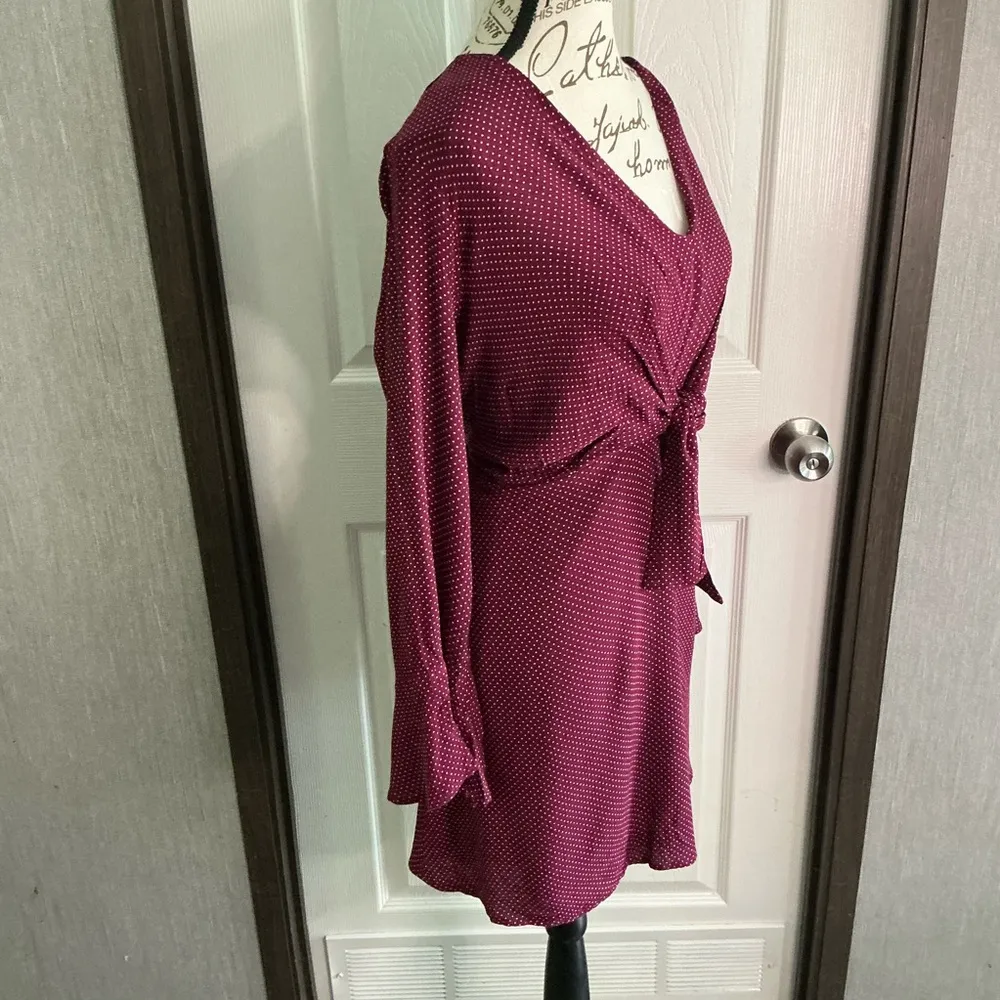 Le Lis Elegant Burgundy Dress Size Medium - Image 2
