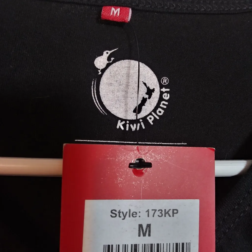 Kiwi Planet New Zealand Mosaic Kiwi Black T - Image 4