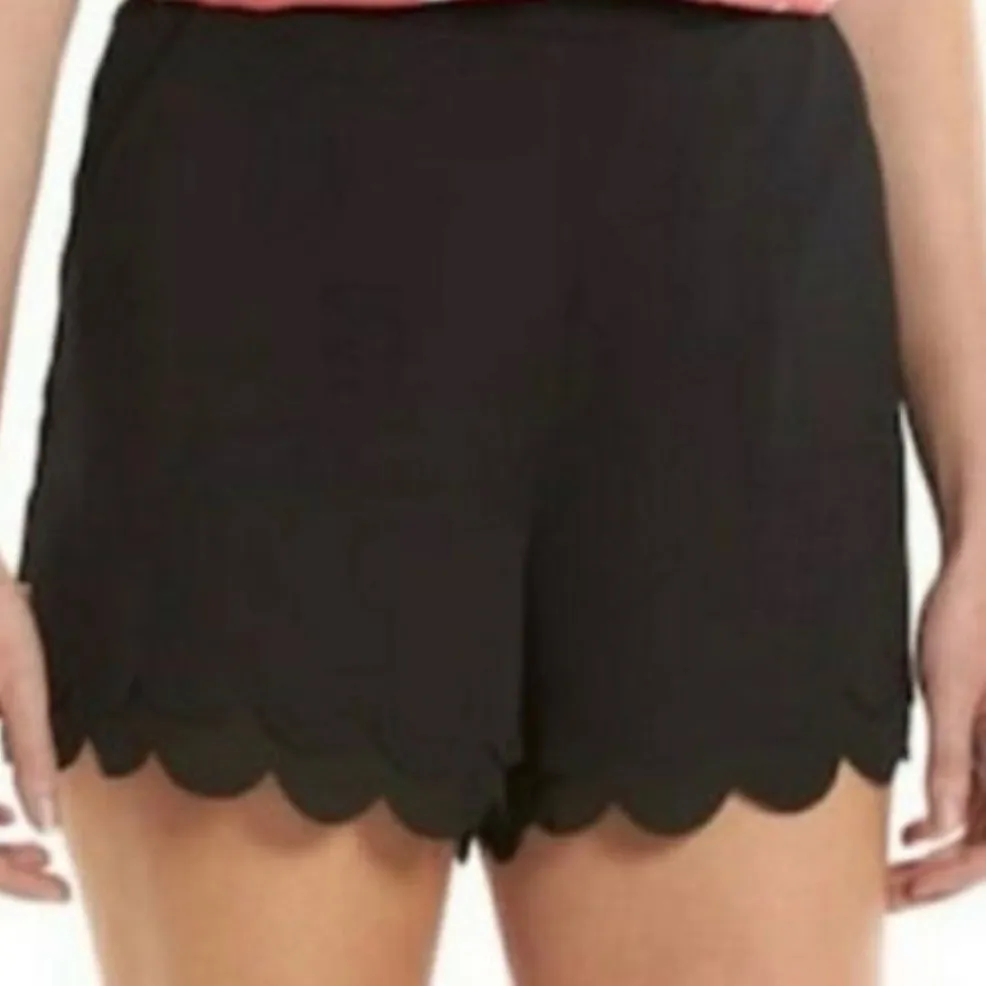 NEW Lauren Conrad women's small black scalloped shorts w/pockets - Image 6