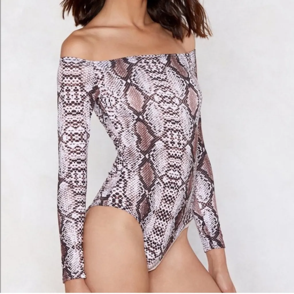 Nasty Gal Size 4 Snakeskin Bodysuit Brown Black White Off the Shoulder Sexy‎ - Image 2