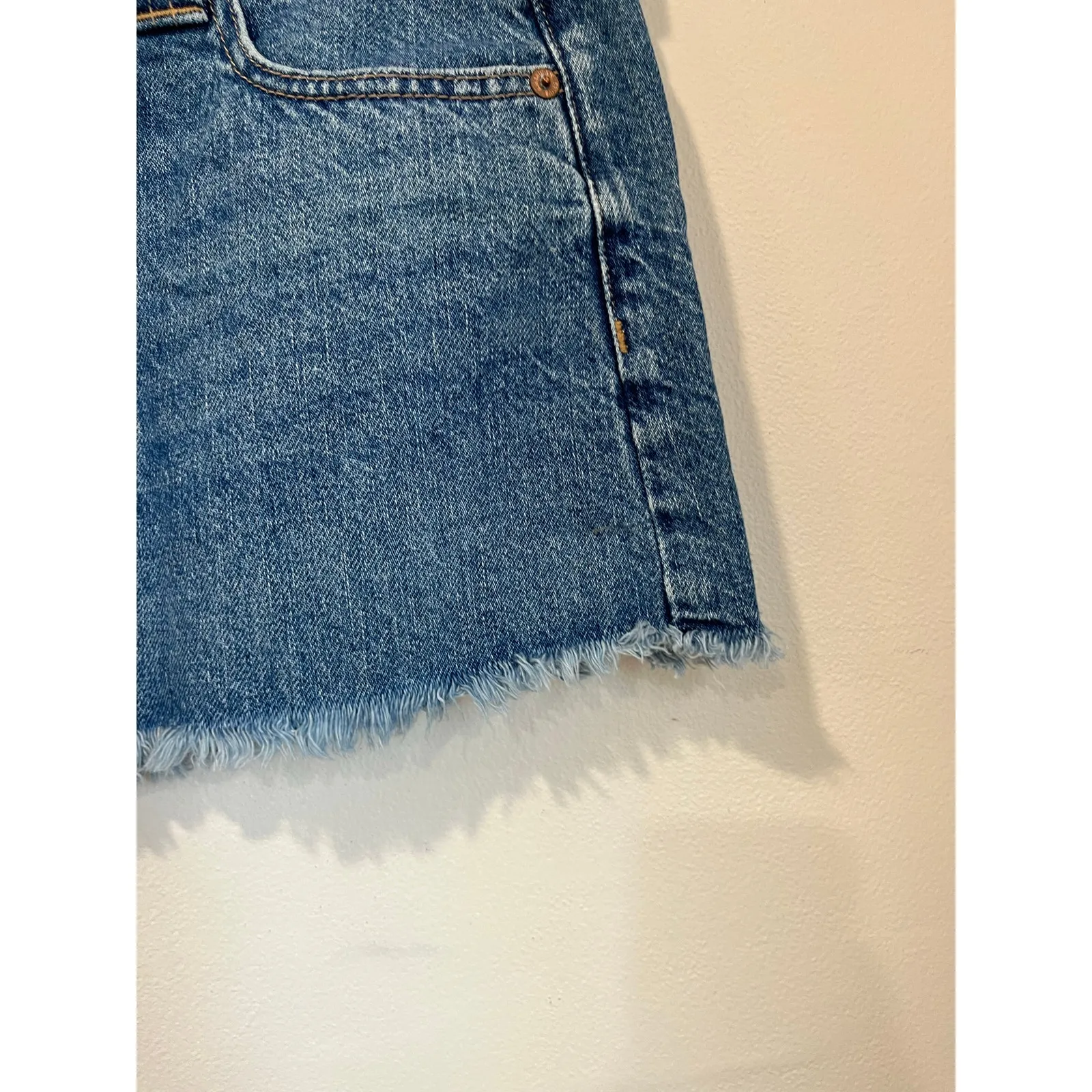 American Eagle Low Rise Denim Mini Skirt Y2K 90s Raw Hem Cotton Size 6 - Image 5