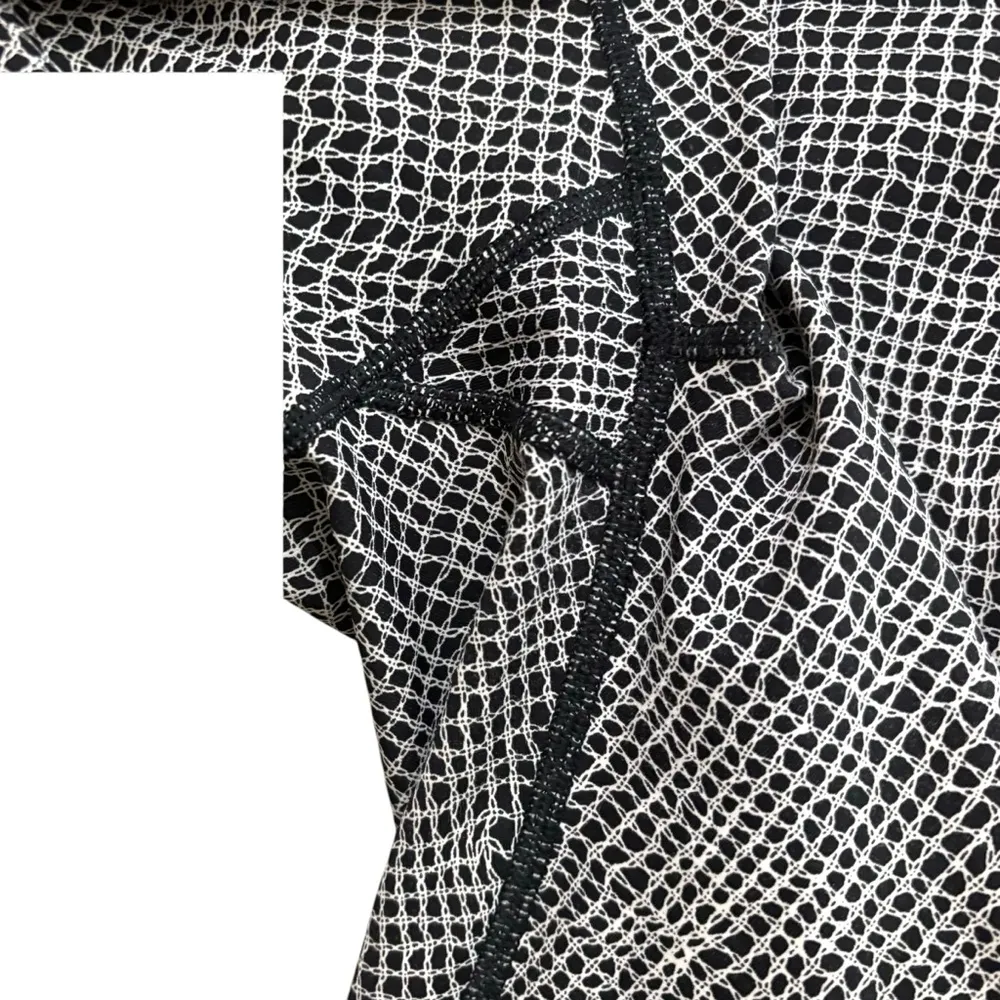 Lululemon Wild and Free tight black white gray mesh pocket ladder cutout legging - Image 4