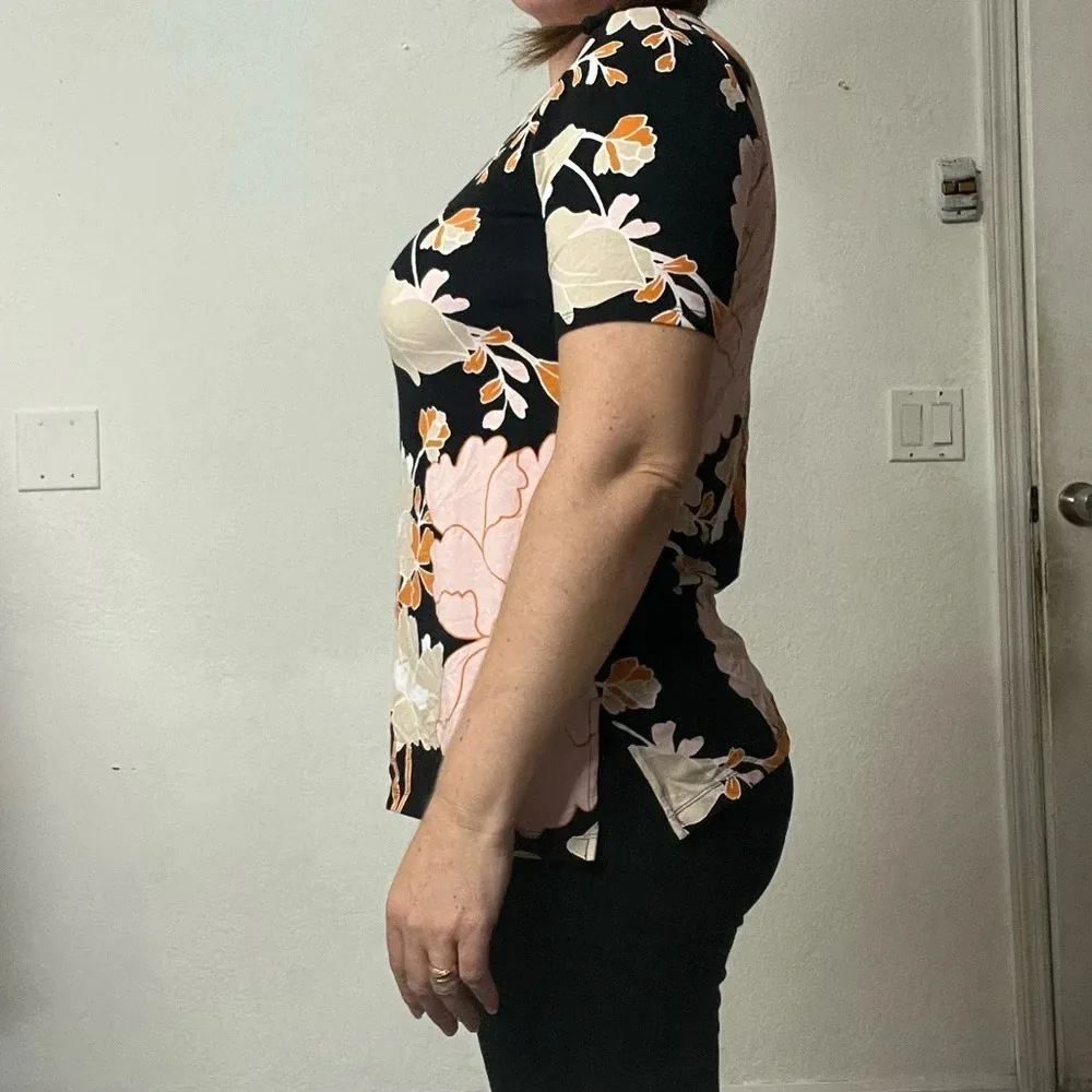 Imperfect dark floral top Liz Claiborne small oversized short sleeved floral top - Image 7