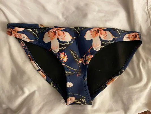 Neoprene Bikini Size M - Image 2