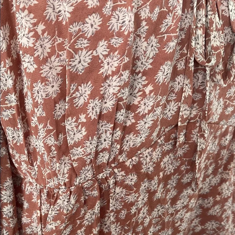 Polagram Peasant Floral Blouse with Sweetheart Neckline. - Image 9