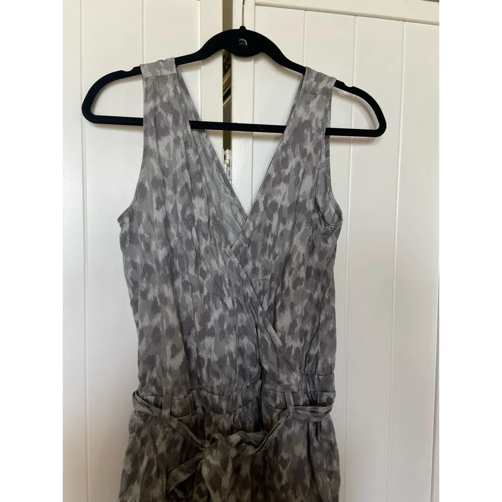 Anthropologie Cloth & Stone Womens Romper M Gray Leopard Print Jumpsuit Surplice - Image 5